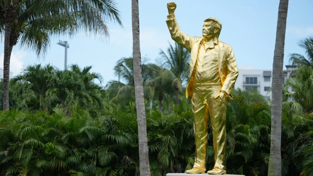 L’emprise de fer de Trump sur les évangéliques est en train de s’effondrer. Apportez le veau d’or.
