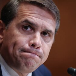 Todd Blanche est le responsable juridique de Trump. Mais il y a un cas sauvage de son passé auquel il ne semble pas pouvoir échapper.