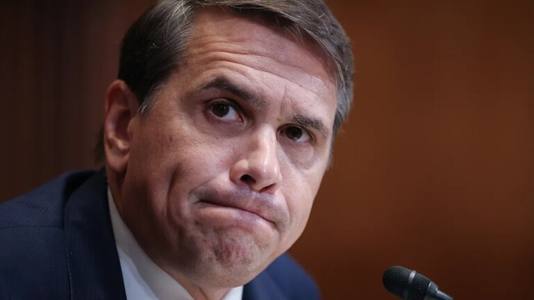 Todd Blanche est le responsable juridique de Trump. Mais il y a un cas sauvage de son passé auquel il ne semble pas pouvoir échapper.