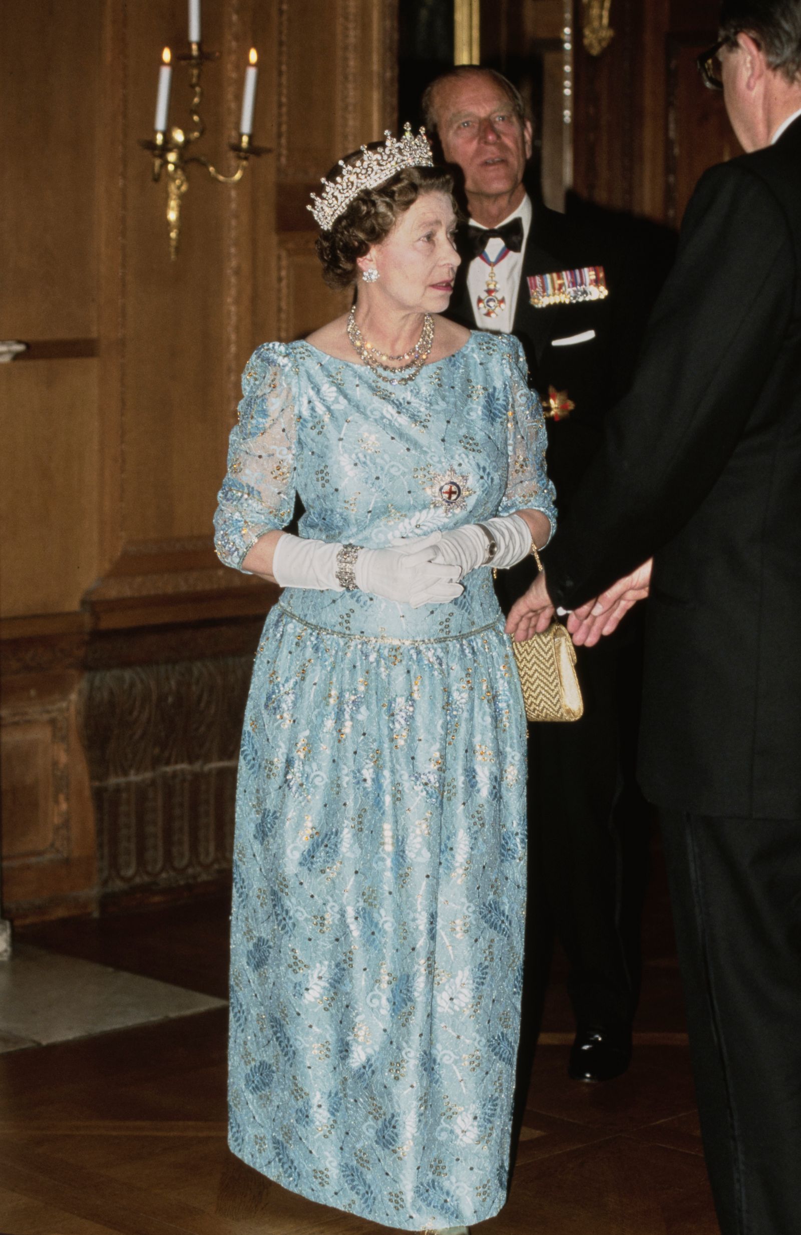 L'image peut contenir Elizabeth II Prince Philip Duc d'Édimbourg Personne Vêtements Gant Adulte Mariage et accessoires