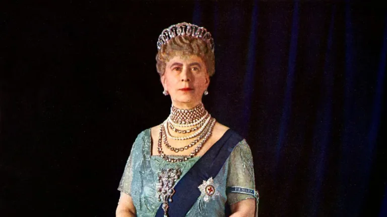 Découvrez les diadèmes en diamant préférés de la reine Mary de Teck, y compris les pièces portées par feu la reine Elizabeth et la princesse Anne