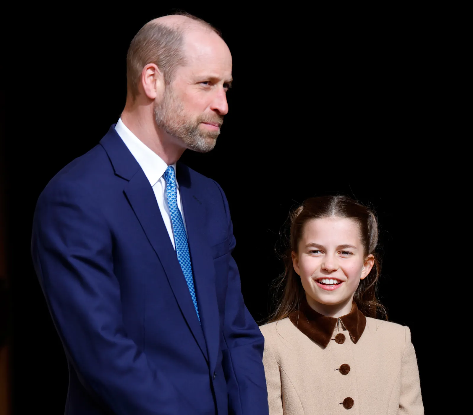 L'image peut contenir le prince William, duc de Cambridge, Anna Rossinelli, blazer, vêtements, manteau, veste, visage, tête et personne.
