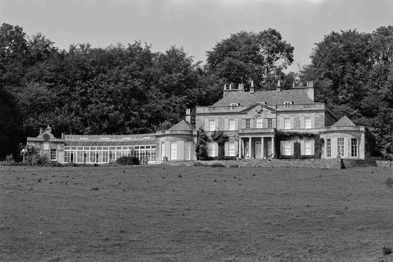L'image contient peut-être de l'herbe Plante Extérieur Architecture Bâtiment Habitat Nature Campagne Rural et Maison