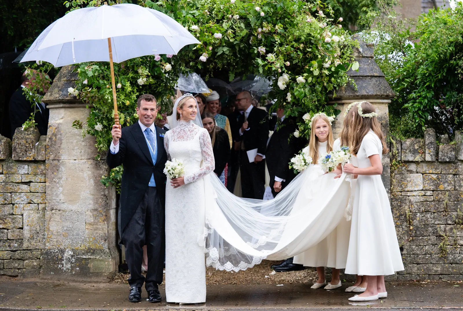 L'image peut contenir Jay Fiedler Rosanna Munter Sylvia Jefferies Myra Kraft Personne adulte et mariage