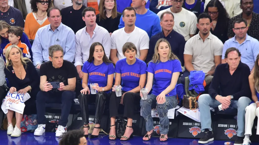 Toutes les célébrités au bord de leur siège lors du quatrième match
