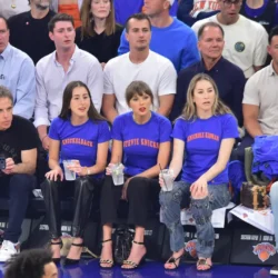 Toutes les célébrités au bord de leur siège lors du quatrième match