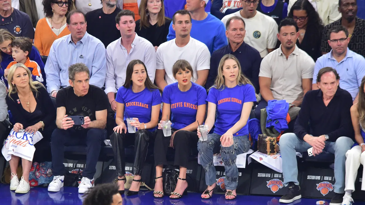 Toutes les célébrités au bord de leur siège lors du quatrième match