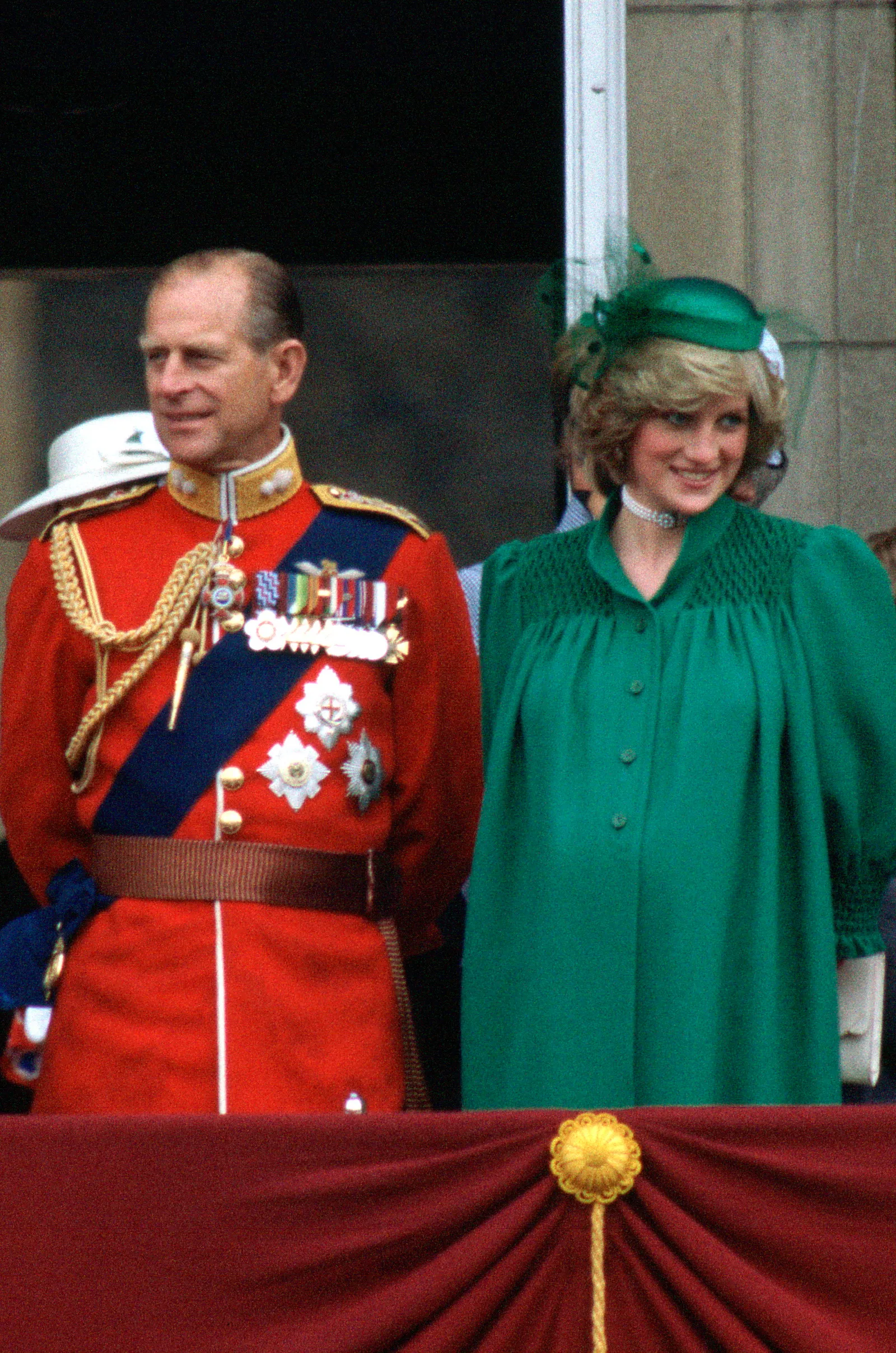 L'image peut contenir le prince Philip, duc d'Édimbourg, Diana, princesse de Galles, personne adulte, visage, tête et photographie.