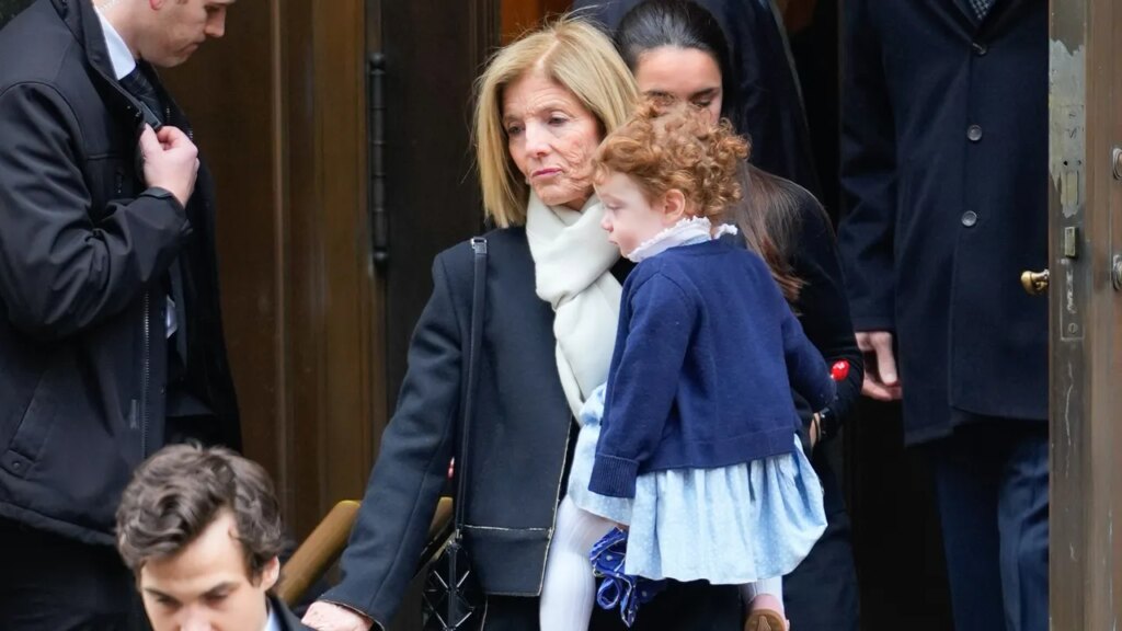 Caroline Kennedy et Ed Schlossberg emménagent avec leur gendre George Moran

