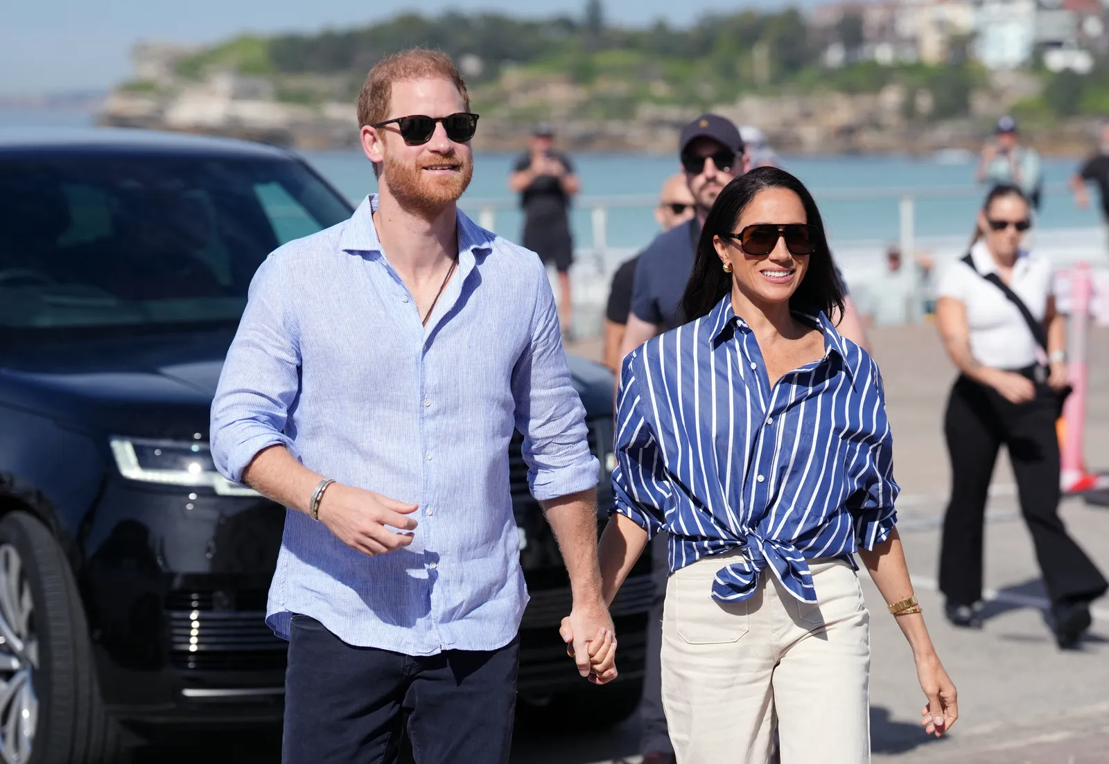 L'image peut contenir le prince Harry, duc de Sussex, Meghan, duchesse de Sussex, Bill Bergey, partie du corps, main et personne.