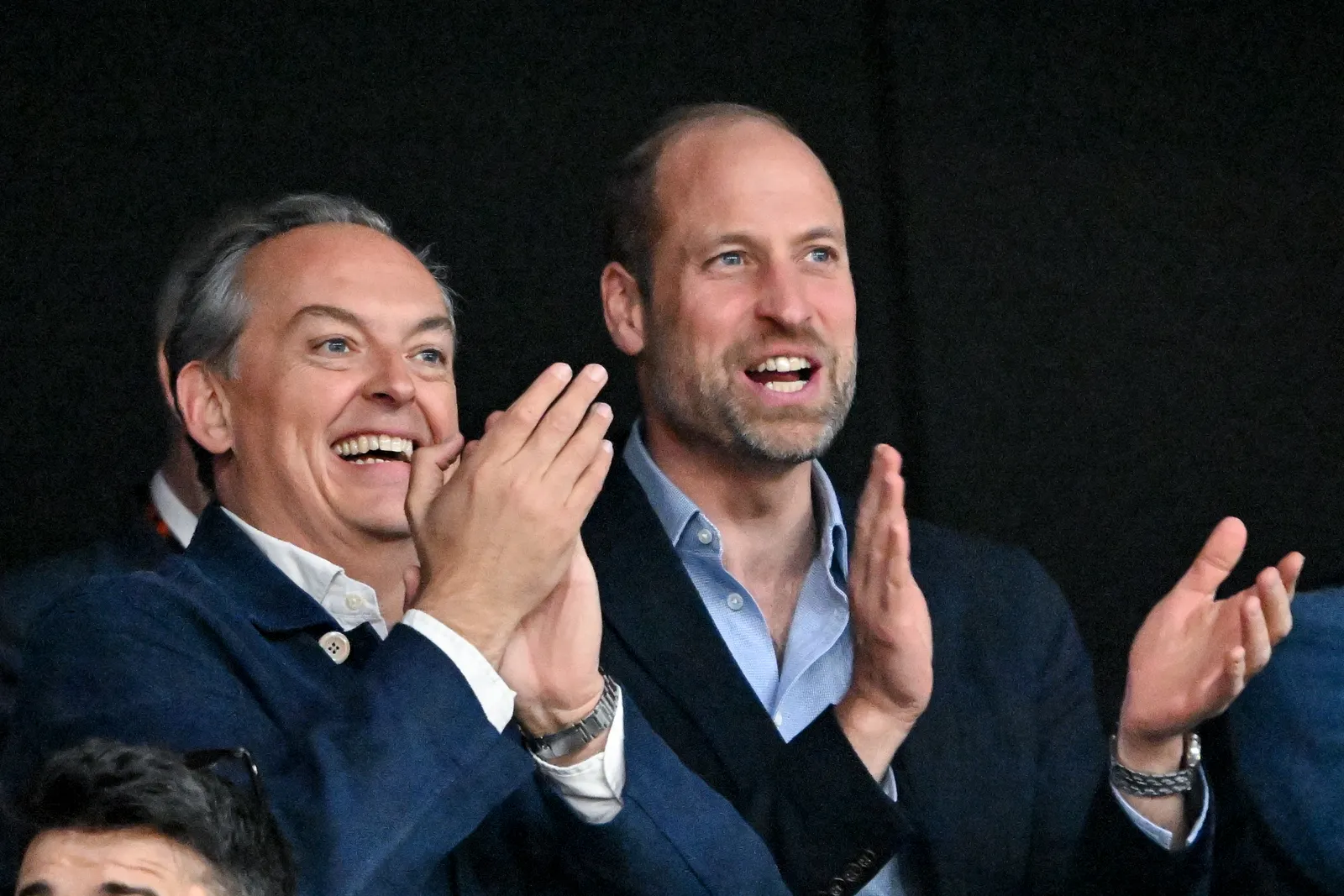L'image peut contenir le prince William, duc de Cambridge, John Hutton, baron Hutton de Furness, tête, personne adulte et visage.