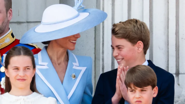 Kate Middleton franchit une étape maternelle : Prince George est presque son égal en taille