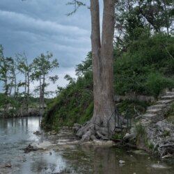 À la recherche des victimes — et des réponses — après les inondations du 4 juillet qui ont dévasté le Texas