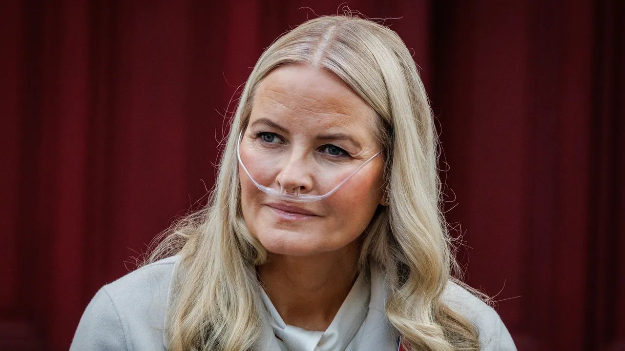La princesse héritière Mette-Marit de Norvège fait face à une litanie de chagrins, notamment une transplantation pulmonaire