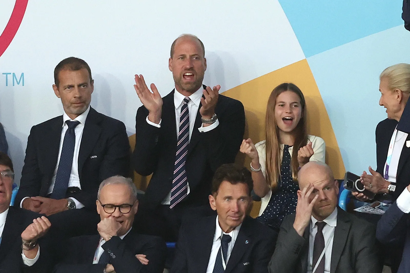 L'image peut contenir le prince William, duc de Cambridge, vêtements pour adultes, vêtements de cérémonie, accessoires de costume et cravate.