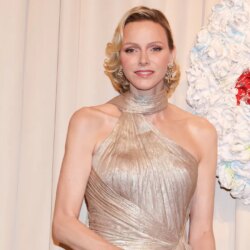 Charlène de Monaco a choisi l&rsquo;or brillant pour le 77ème Gala de la Croix-Rouge