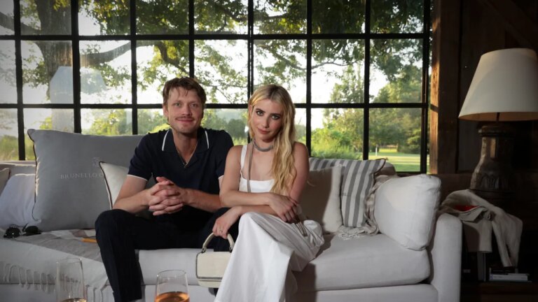 Emma Roberts voulait ressembler à un fantôme pour son mariage et grâce à sa robe, elle a réussi