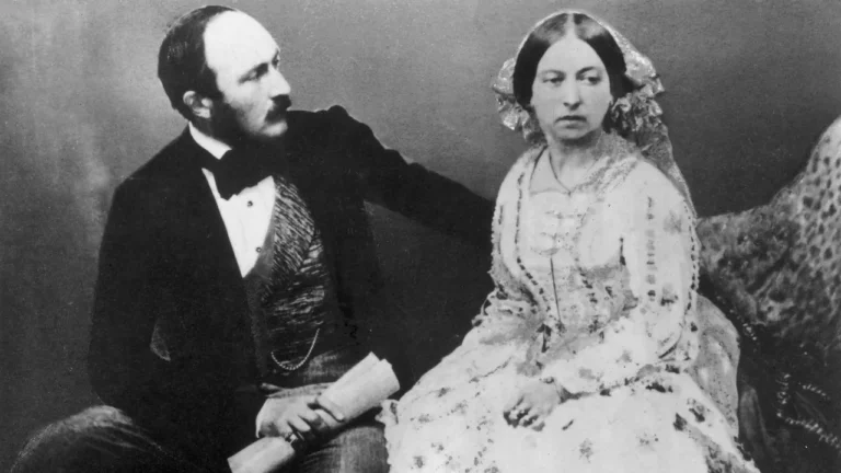 Les secrets de la mystérieuse bague de fiançailles de la reine Victoria