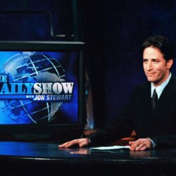 Alors que The Daily Show fête ses 30 ans, ses scénaristes et producteurs vedettes donnent à VF une vue intérieure