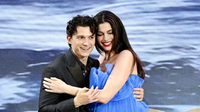 Anne Hathaway espère que ses enfants grandiront pour ressembler à Tom Holland