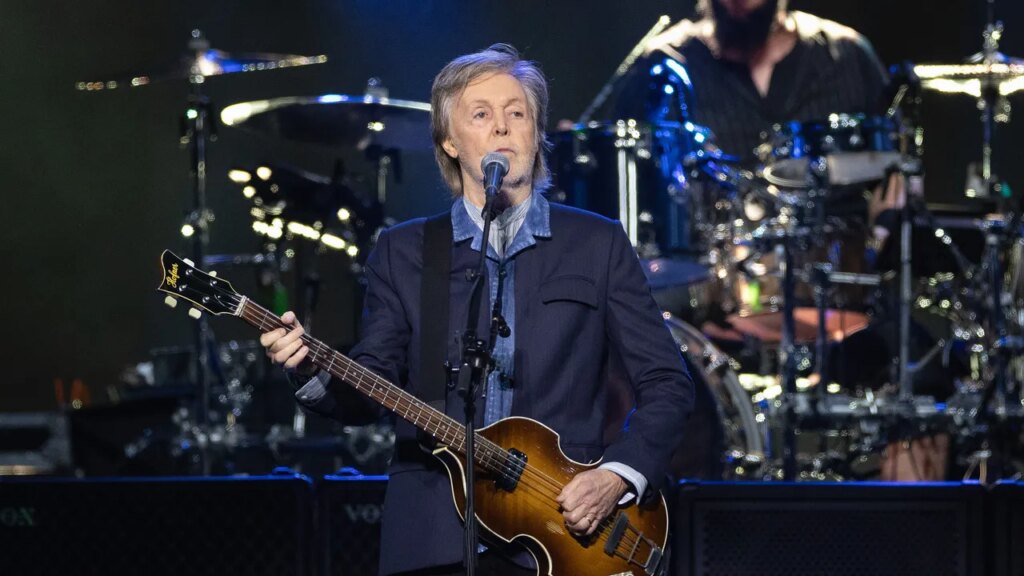 La chanson emblématique des Beatles de Paul McCartney interprétée au mariage de Taylor Swift et Travis Kelce
