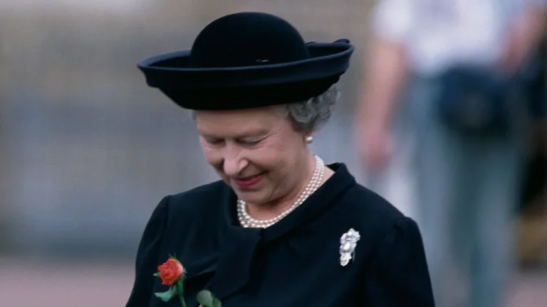 L&rsquo;incident tragique qui a incité la reine Elizabeth à réviser le code vestimentaire royal pour les voyages