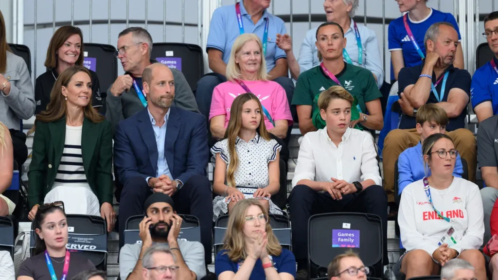Kate Middleton et le prince William emmènent le prince George, la princesse Charlotte et le prince Louis lors de leur première visite officielle en Écosse
