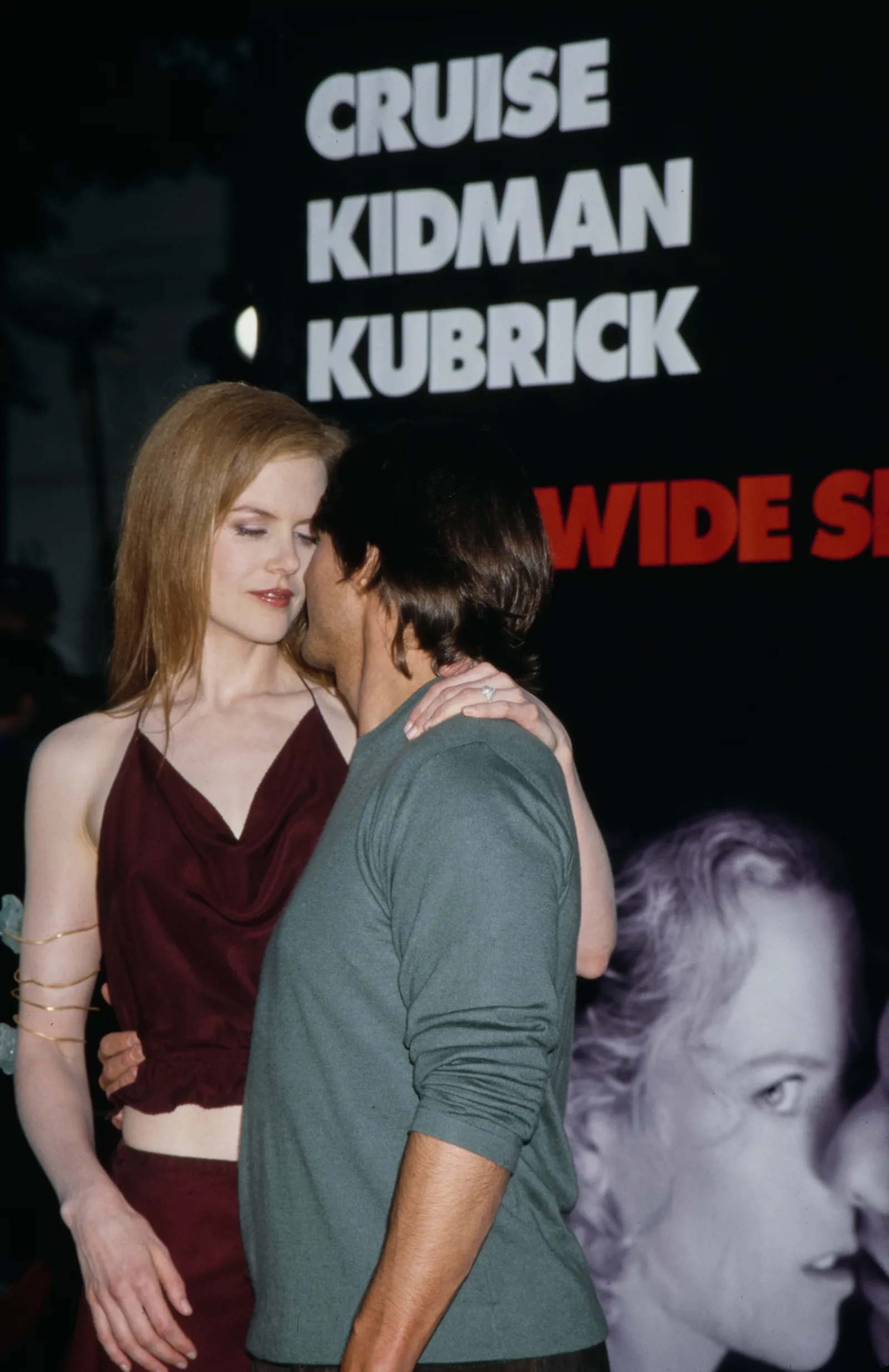 L'image contient peut-être Nicole Kidman Nicole Kidman Personne adulte Bébé s'embrassant Personnes romantiques Visage Tête et photographie