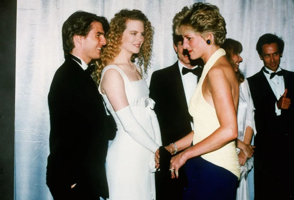 L'image peut contenir Diana Princesse de Galles Tom Cruise Nicole Kidman Vêtements Tenue de soirée Costume Robe Mode et robe