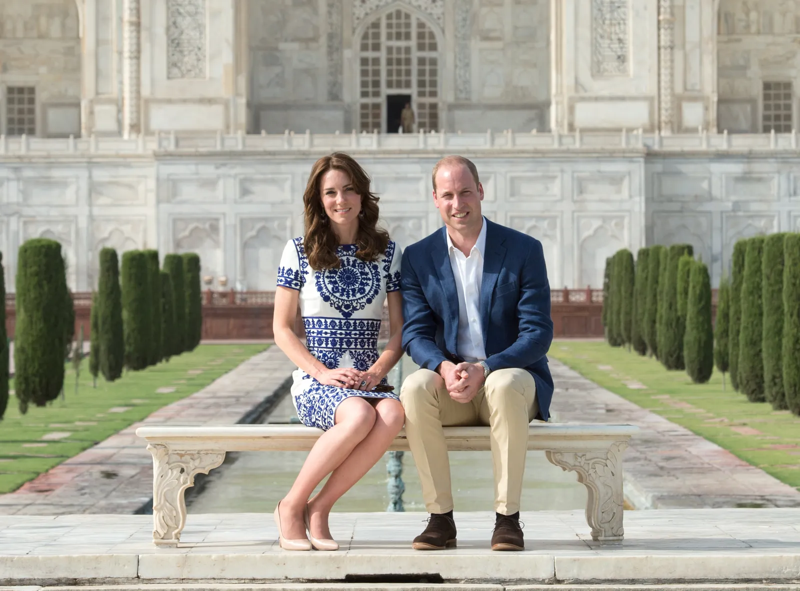 L'image peut contenir le prince William duc de Cambridge Blazer Vêtements Manteau Veste Visage Tête Personne et photographie