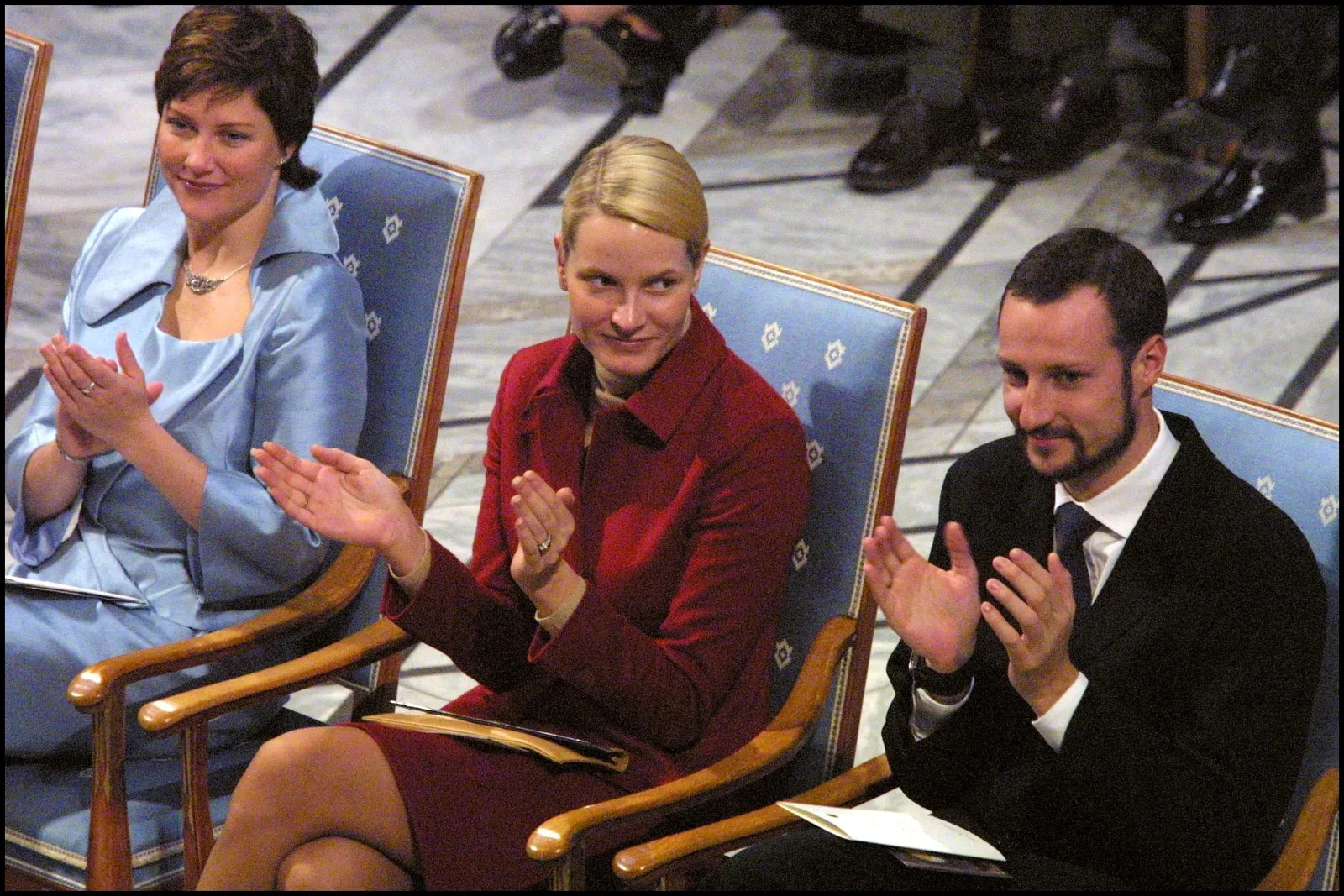 L'image peut contenir Bridgette Wilson Personne adulte Visage Tête Vêtements Chaussures et chaussures