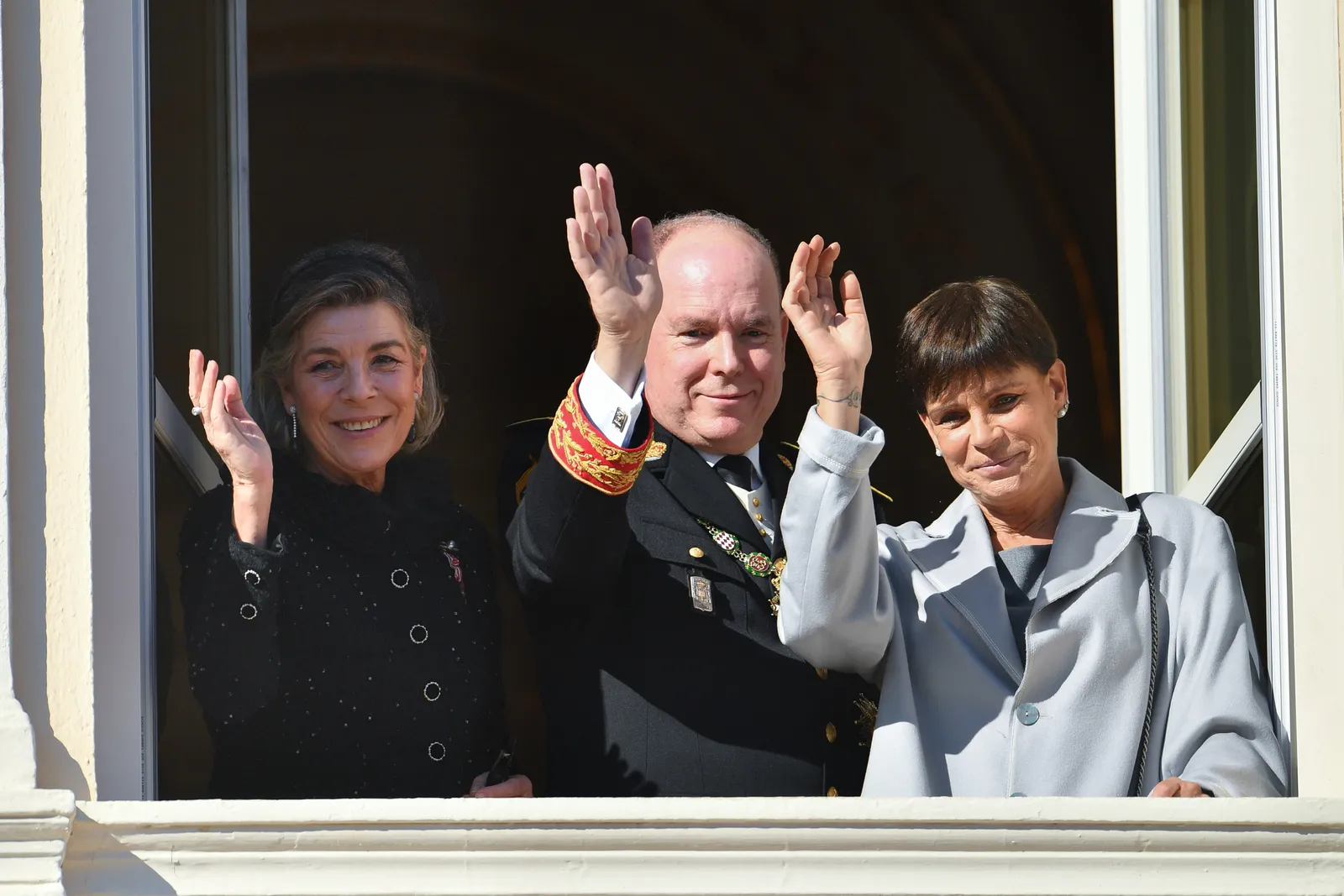 L'image peut contenir Albert II, prince de Monaco, Caroline, princesse de Hanovre, personne adulte, visage et tête