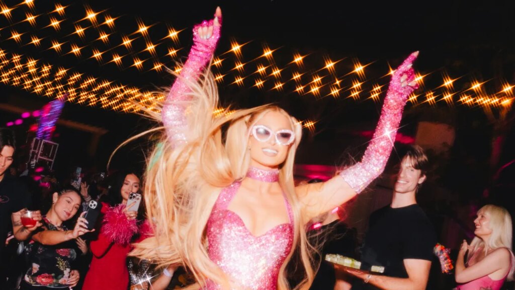 Paris Hilton a trouvé une façon très improbable (pour elle) de faire la fête
