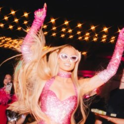 Paris Hilton a trouvé une façon très improbable (pour elle) de faire la fête