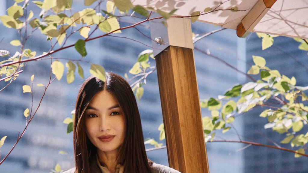 Gemma Chan sait comment s'habiller
