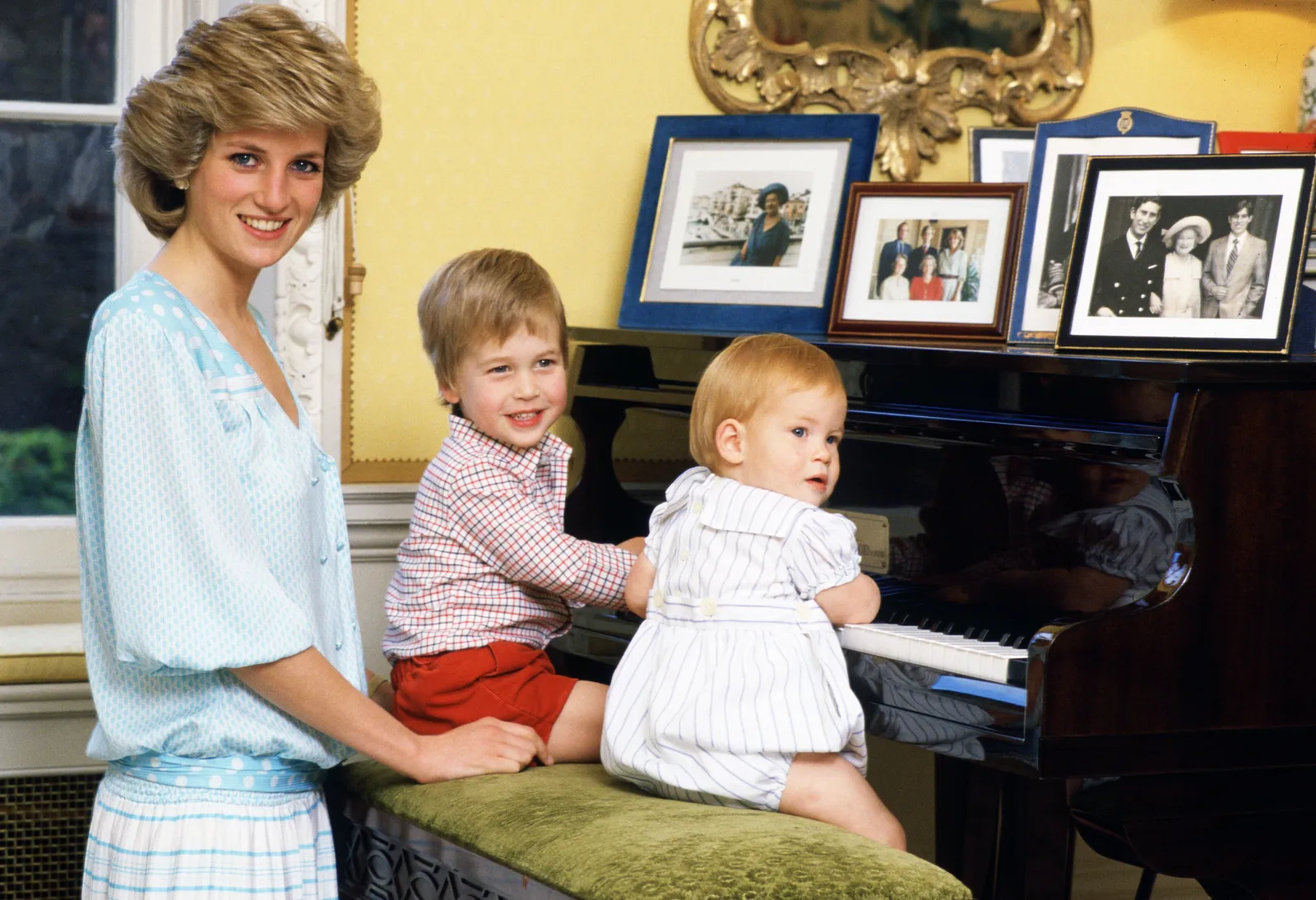 L'image contient peut-être Prince George de Cambridge Visage Tête Personne Photographie Portrait Enfant Bébé et Plante