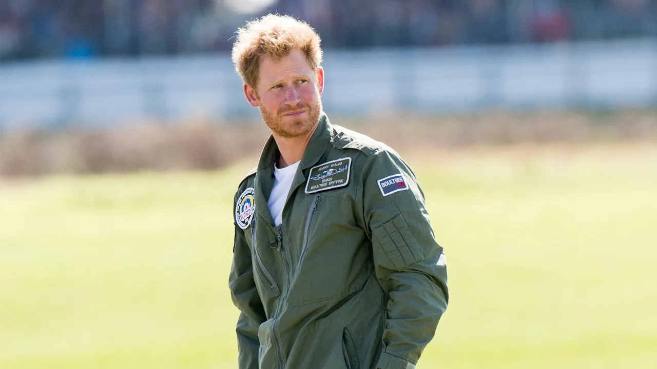 Le prince Harry risque tout lors d'un événement canadien de parachutisme