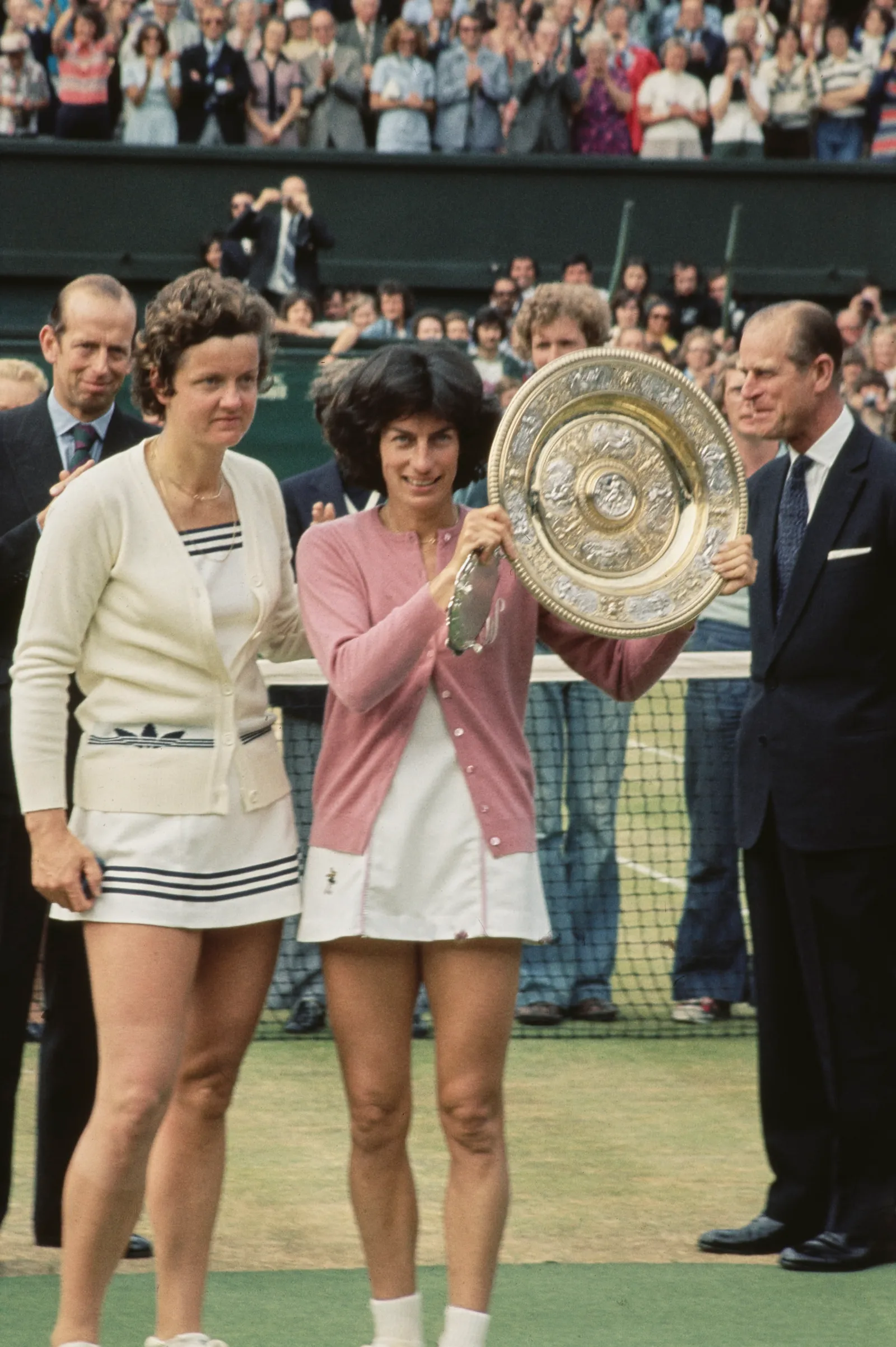 L'image peut contenir Virginia Wade, le prince Édouard, duc de Kent, le prince Philip, duc d'Édimbourg et Philip Tomalin.