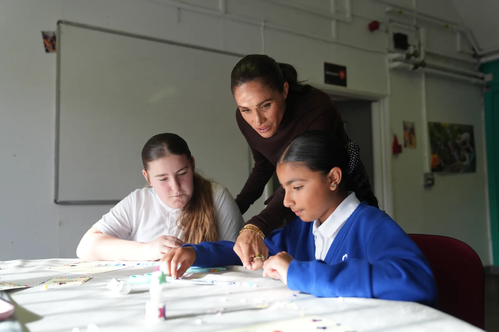 L'image peut contenir Meghan, duchesse de Sussex, personne adulte, adolescents et étudiants.