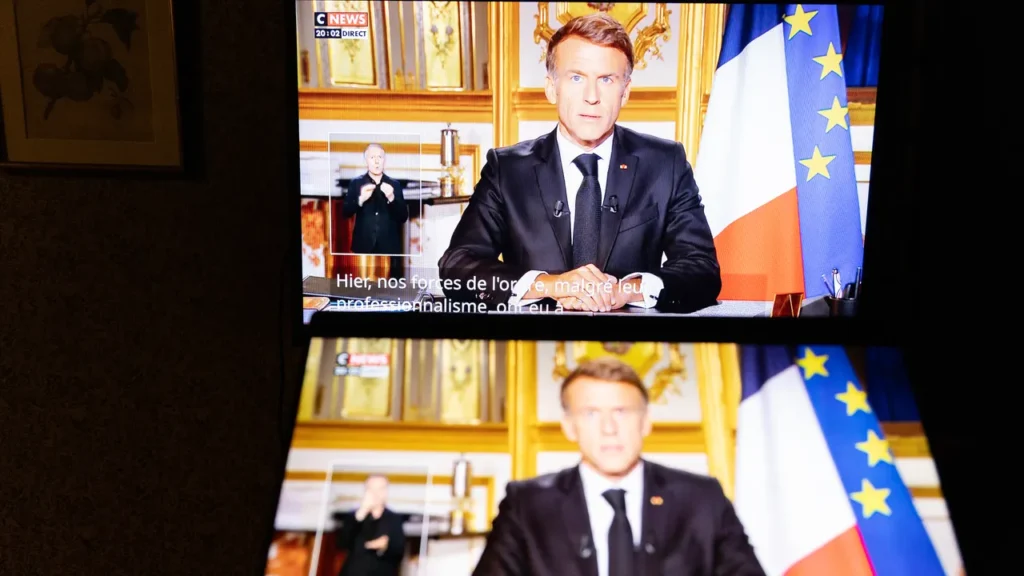 Emmanuel Macron s'adresse à la nation suite aux violentes manifestations à travers la France
