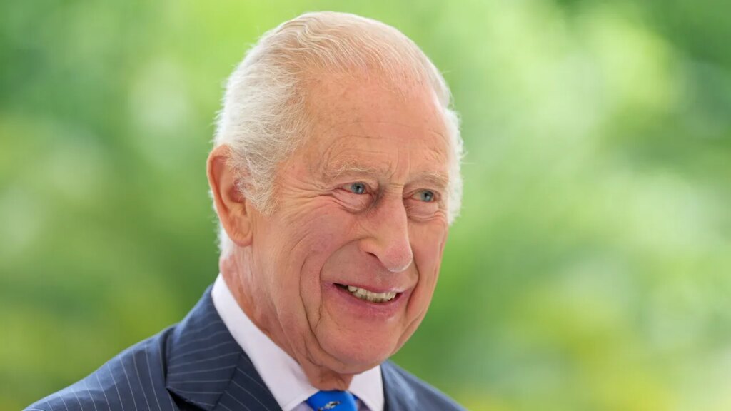 La prochaine impression de Burberry ? Une aquarelle du roi Charles III
