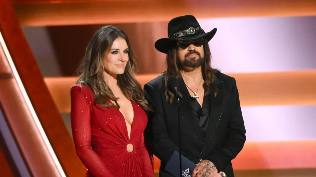 Elizabeth Hurley et Billy Ray Cyrus seraient fiancés
