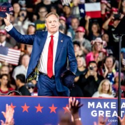 Dans le bus avec Ken Paxton, l&rsquo;homme de Trump au Texas