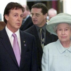 L&rsquo;épouse de Paul McCartney pense que la reine Elizabeth l&rsquo;aimait. Il aime penser que c&rsquo;était vrai